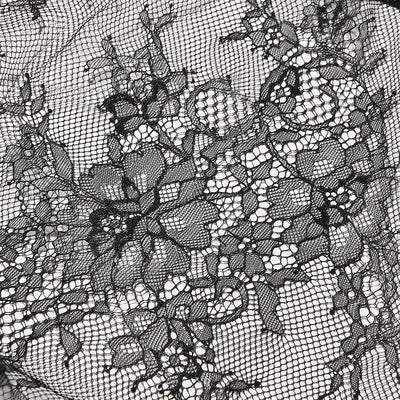 Ema | Crna Čipkasta Haljina Elegancije